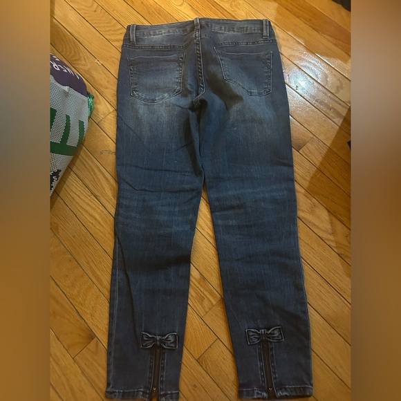 Lexington Crop Midrise Jeans with bow detailing - Picture 2 of 6